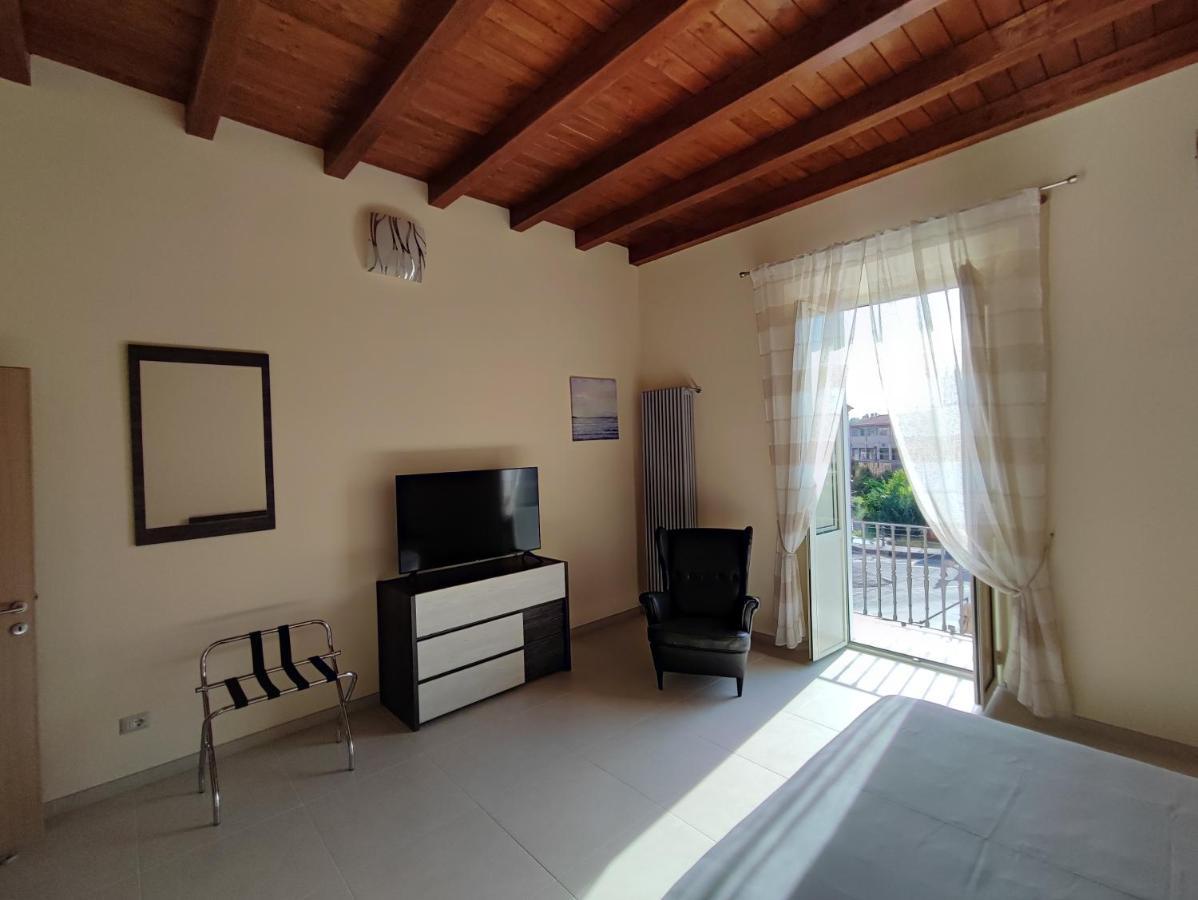 In Centro Rooms And Apartments Isola di Liri 外观 照片